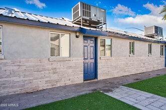 Building Photo - 1860 W Glenrosa Ave