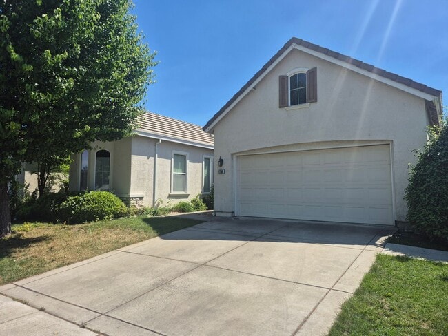 Building Photo - Coming Soon Beautiful 4 bedroom plus office with 3 Full bathrooms