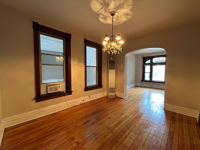 Primary Photo - 1013 N Winchester Ave