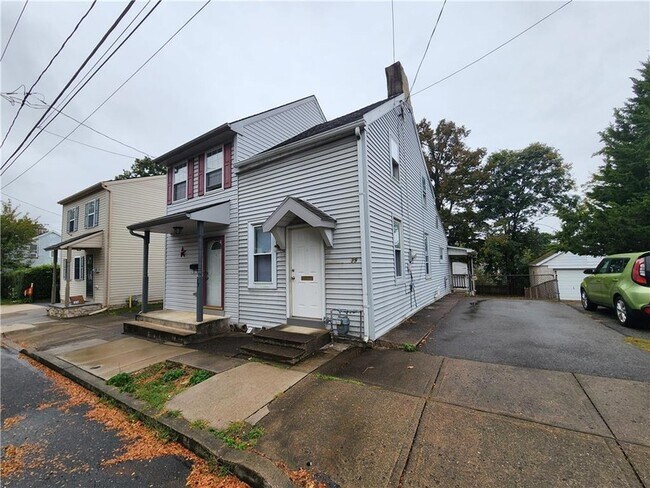 Primary Photo - 39 W Ettwein St