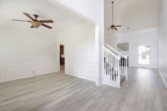 Building Photo - 100 Strathmore Ct