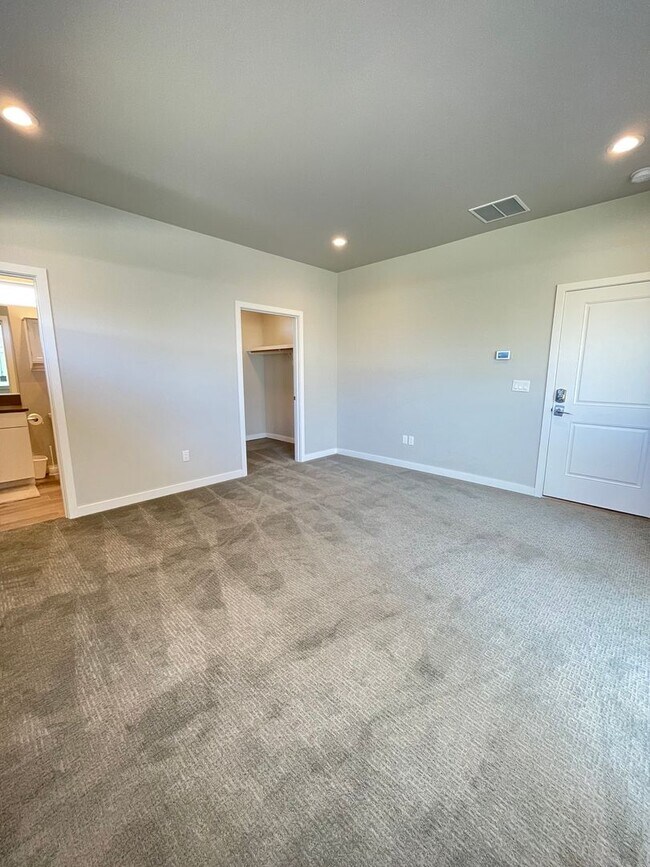 Building Photo - Flexible Living in North Ellensburg