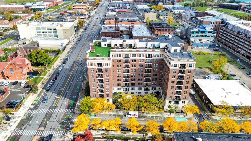 Building Photo - 2900 E Jefferson Ave