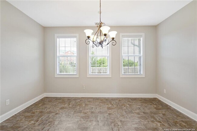 Building Photo - 1048 Ronald Reagan Drive