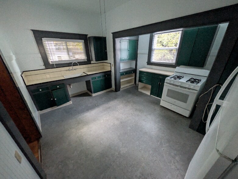 Building Photo - 208 W Sacramento Ave