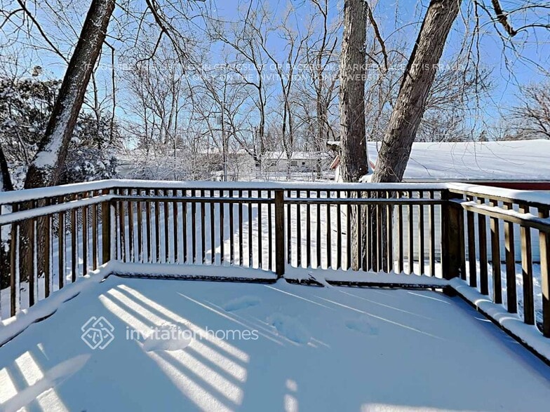 Building Photo - 108 S Spruce Ln