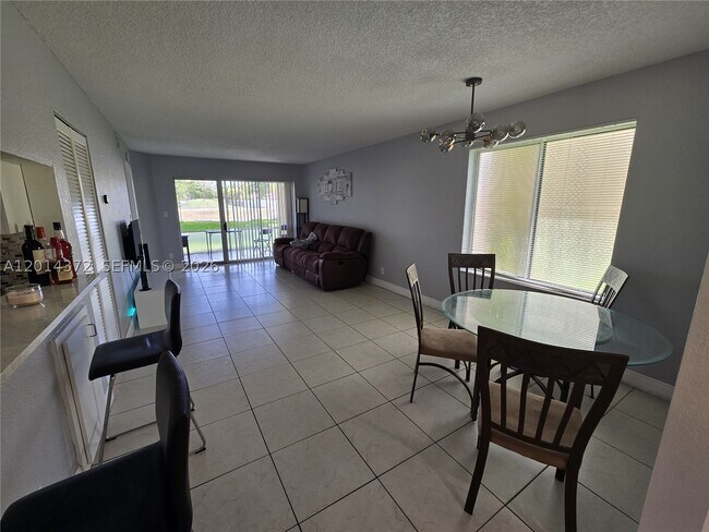 Building Photo - 1001 Coral Club Dr