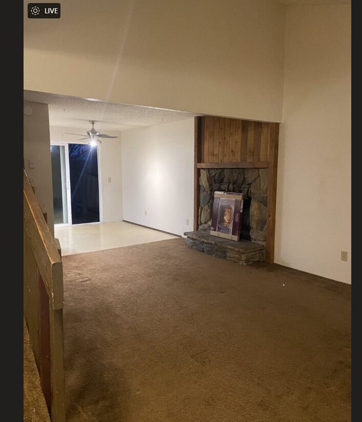 Living with working fireplace - 4565 Liberty Street