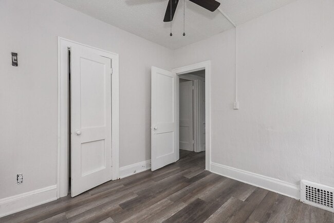 Building Photo - 4930 E 108th St