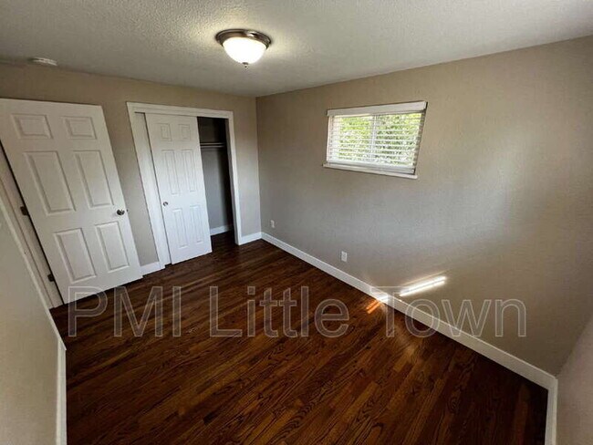Building Photo - 364 S Salem St