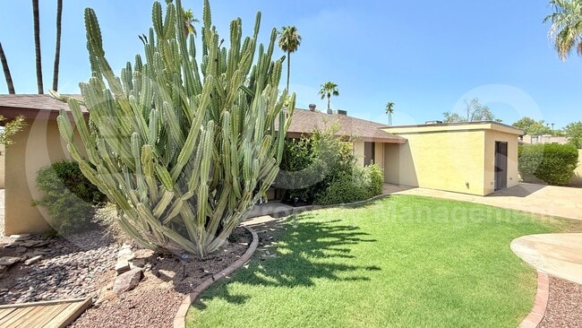 Building Photo - 3821 S Kenwood Ln
