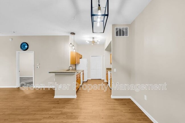 Building Photo - 7920 Merrill Rd