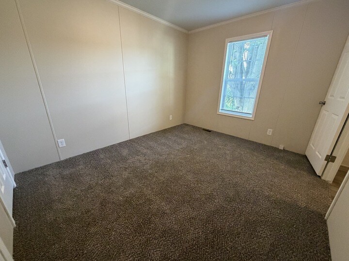 Building Photo - 15974 Villaire Ave