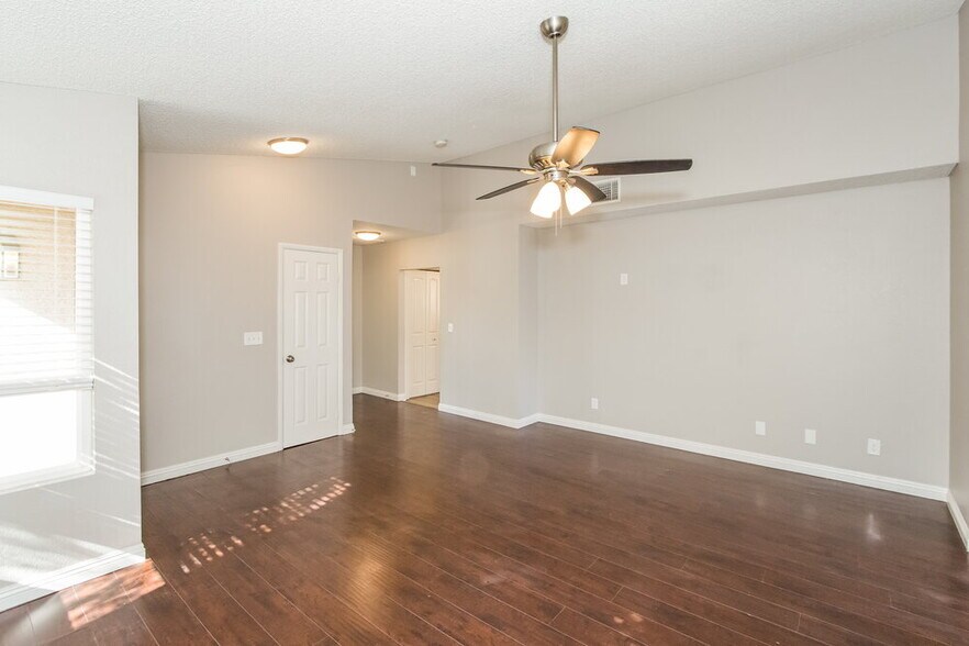 Building Photo - 644 Paulson Dr