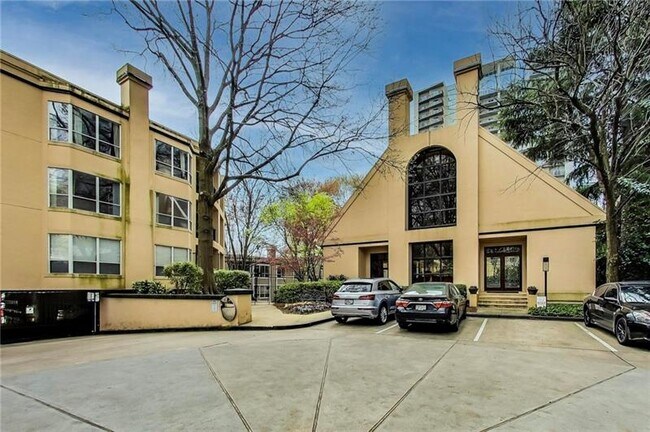 Building Photo - 203 14th St NE