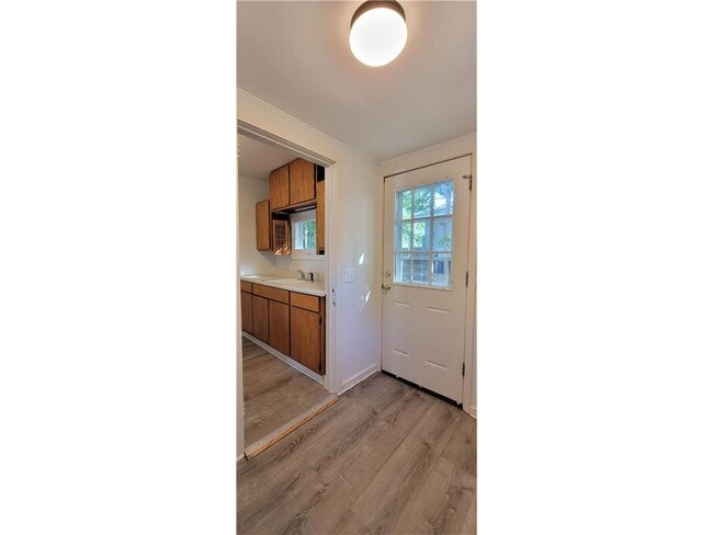 Building Photo - 2335 Hemlock Ln N