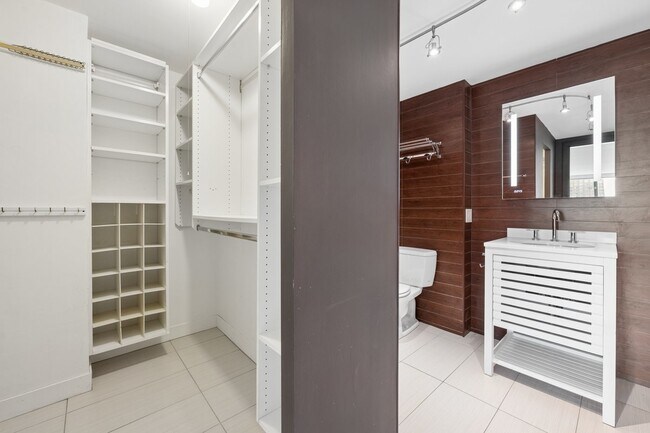 Building Photo - 1221 N Dearborn St