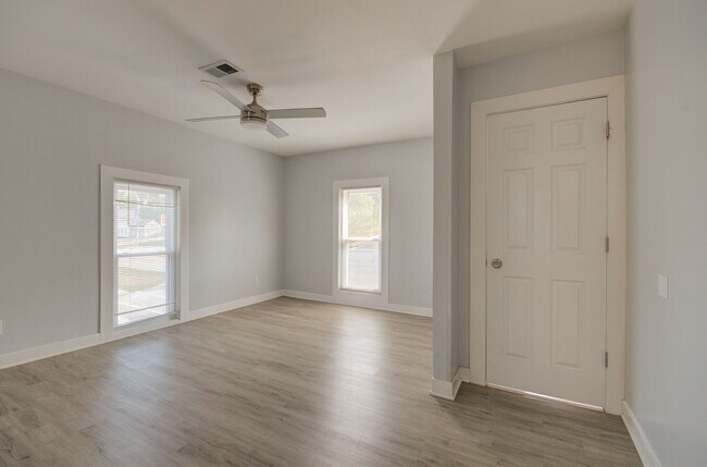 Building Photo - 1701 S State St