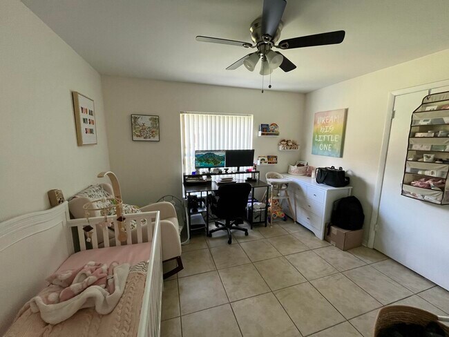 Building Photo - 4751 Via Palm Lakes