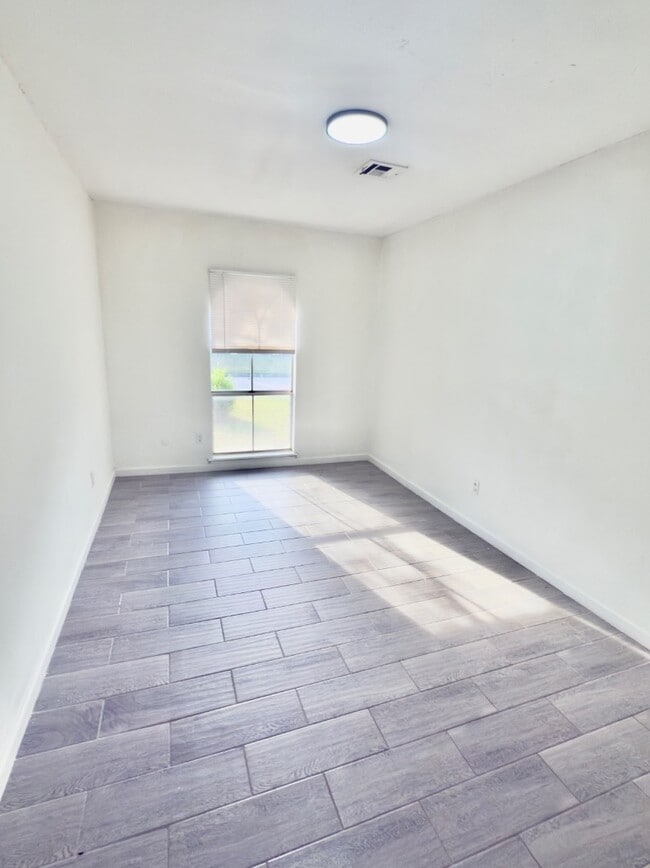 Building Photo - 4312 Meadowpark Dr