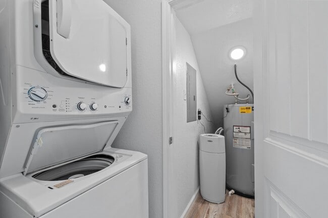 Building Photo - 139 W Palm