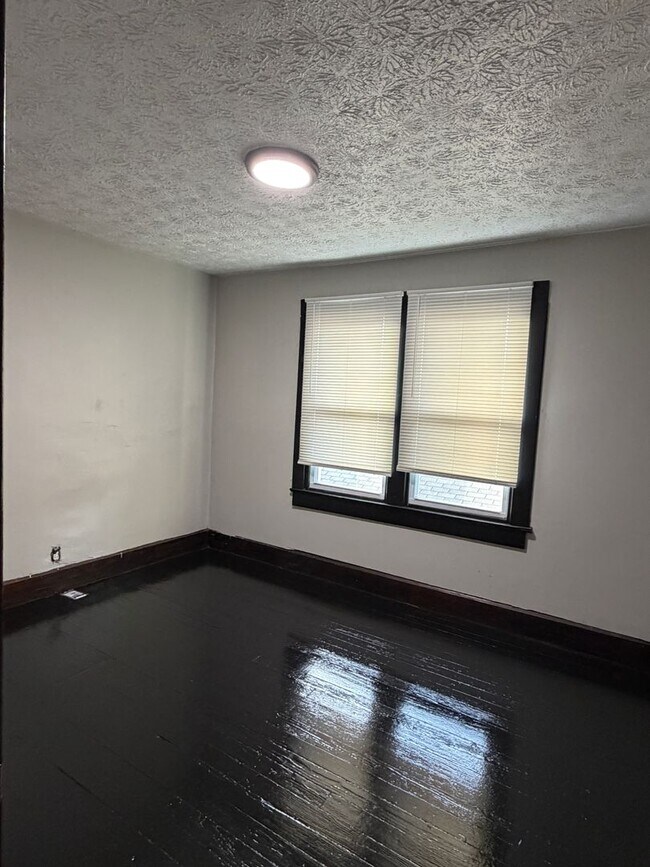 Building Photo - 810 N Dearborn St
