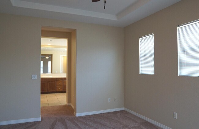 Building Photo - 35579 Domani Dr
