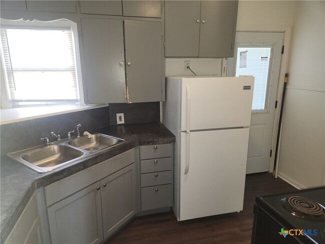 Building Photo - 902 S 23rd St