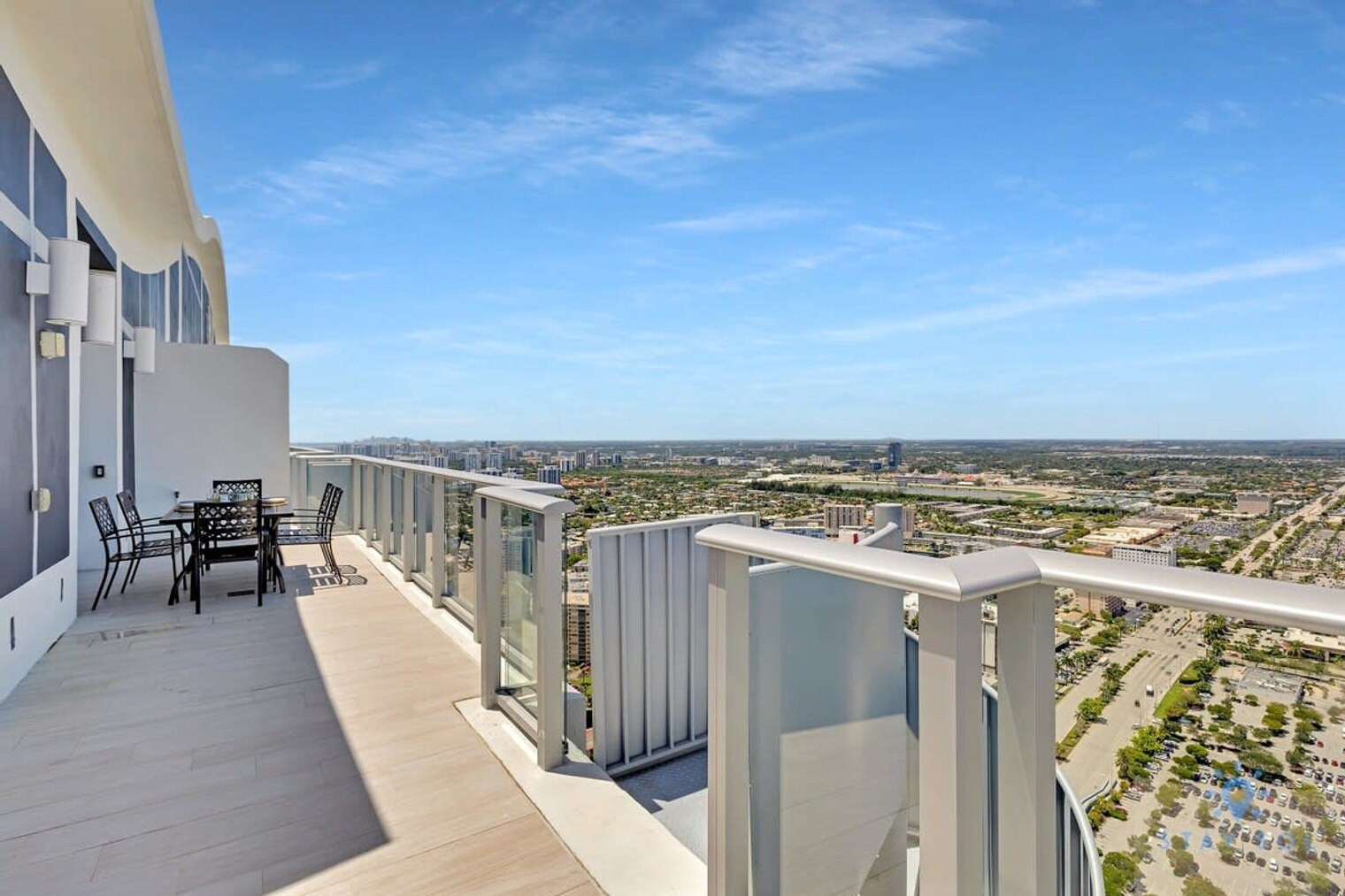 Building Photo - 4010 S Ocean Dr