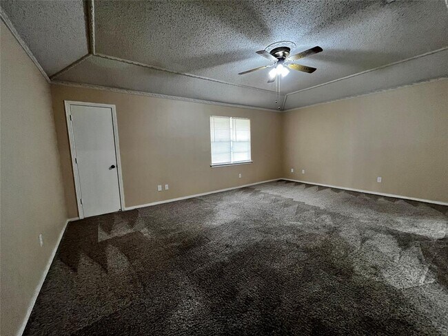 Building Photo - 1025 Cloverdale Ln
