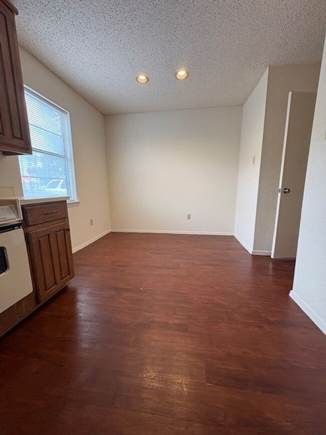 Building Photo - 1226 Baylor Ave