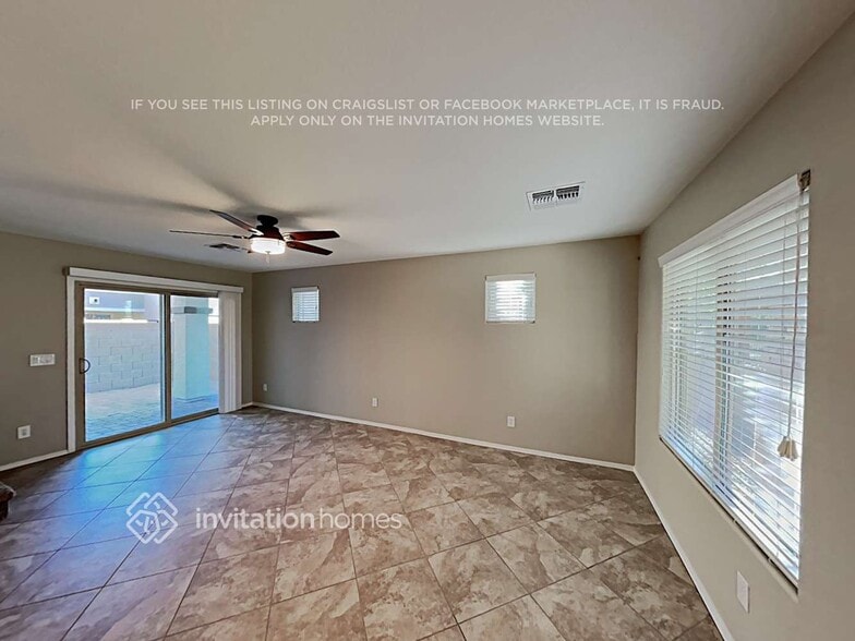 Building Photo - 2510 E Vermont Dr