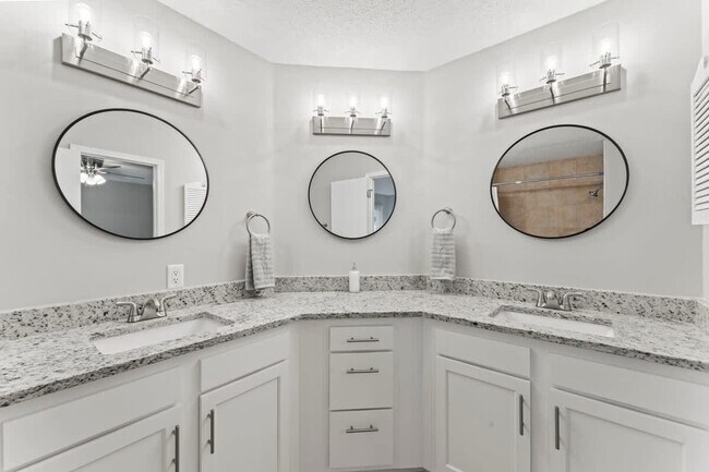 Building Photo - 10383 Chatwood Ct