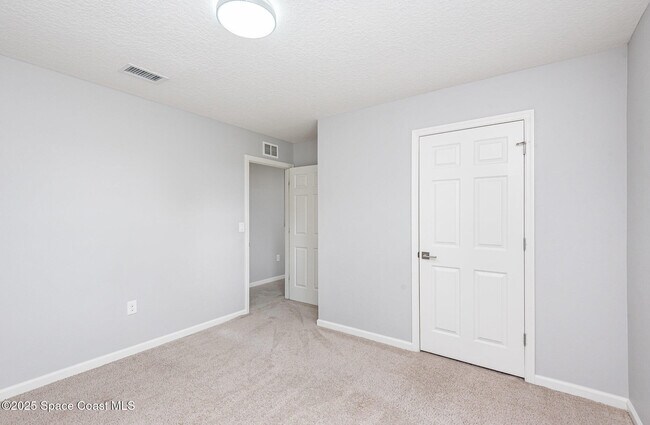 Building Photo - 112 Alamere Dr SW