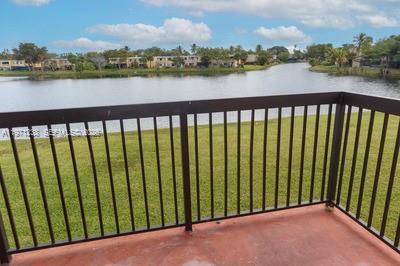 Building Photo - 9785 Nob Hill Ct