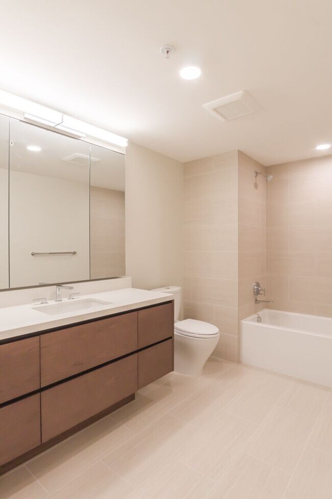 Building Photo - 2bd/1ba Seattle Condo