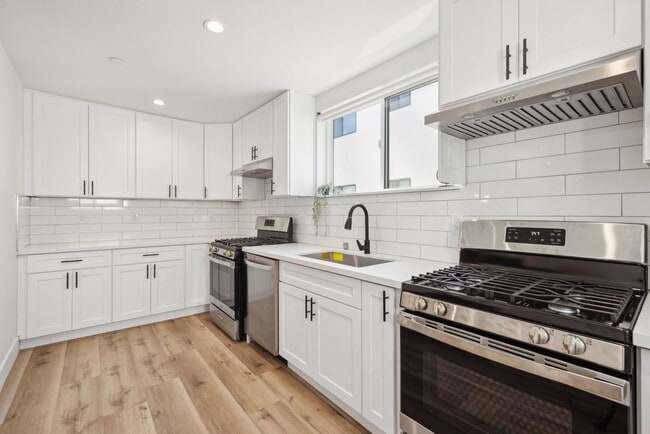 Building Photo - 3437 S Catalina St