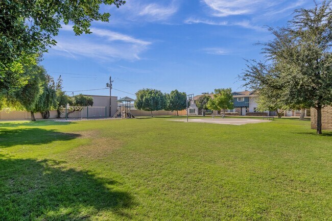 Building Photo - 6165 N Granite Reef Rd