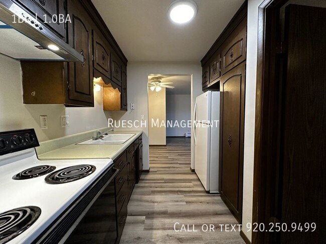 Building Photo - Charming 1 Bedroom 1 Bath Upper Apartment ...