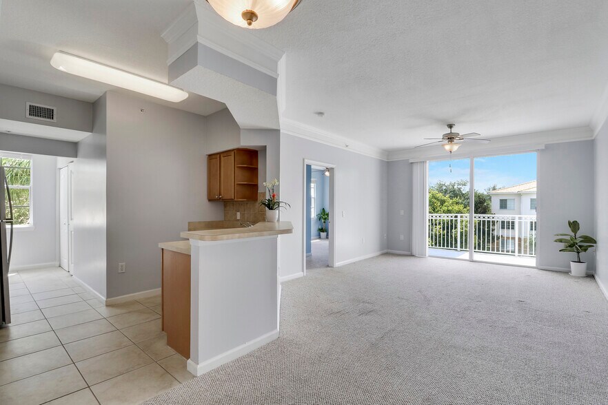 Building Photo - 4302 Myrtlewood Cir E