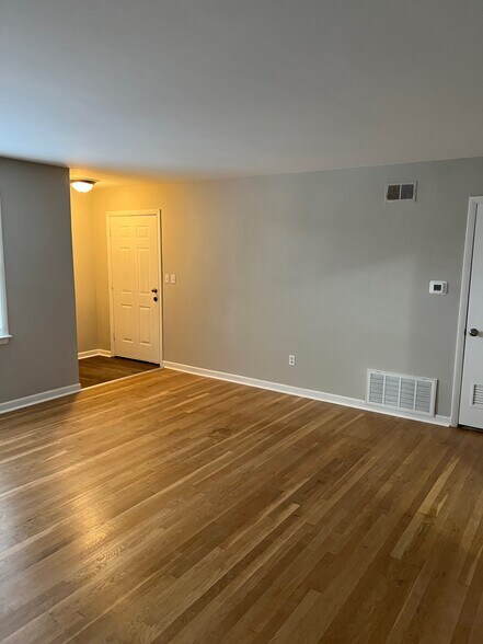 Building Photo - 1140 Shuford Ave