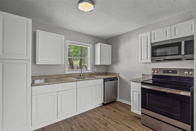 Building Photo - 5931 Southville St