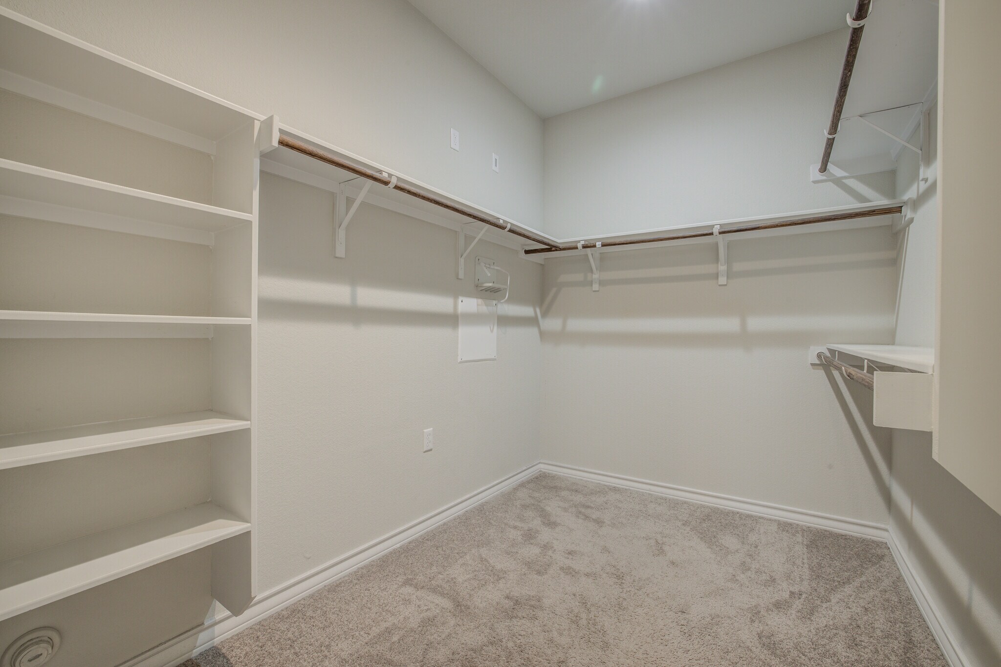 Huge Walk in Closet - 1602 Denesa Dr