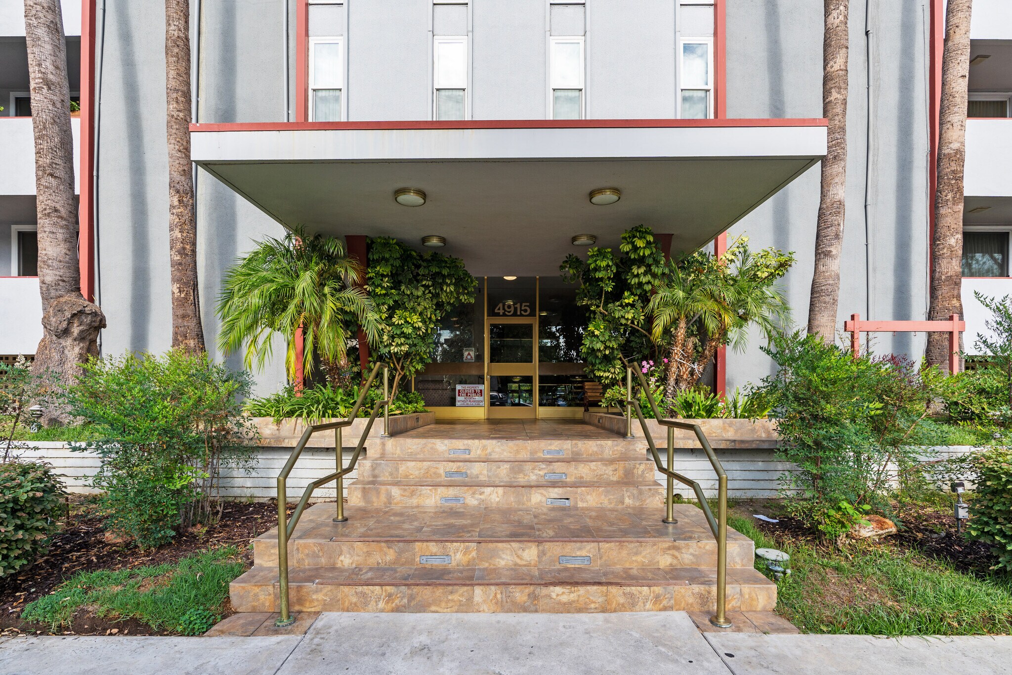 front of building - 4915 Tyrone Ave
