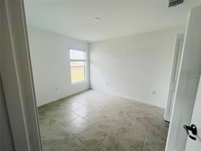Building Photo - 100 Oakwood Ct