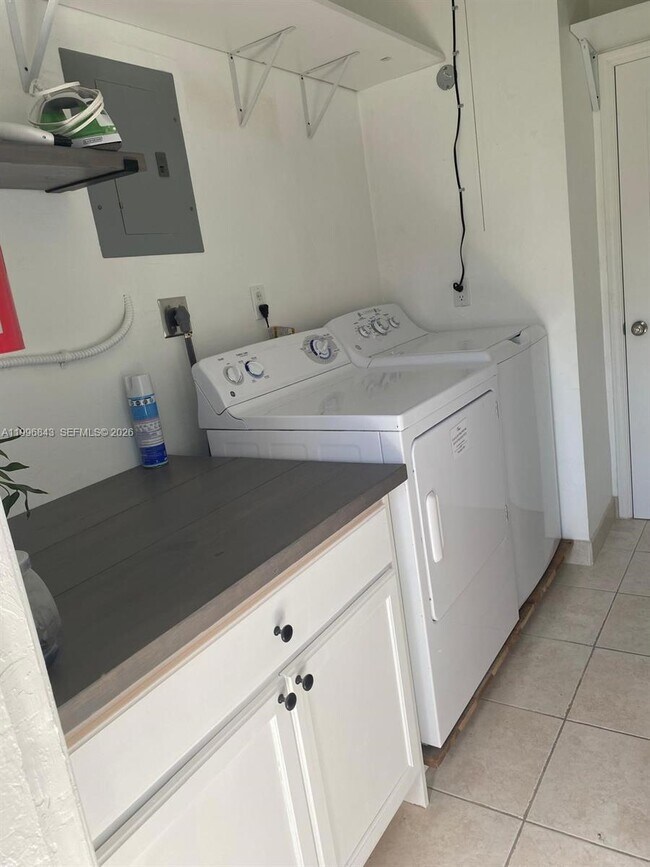 Building Photo - 2040 NE 173rd St