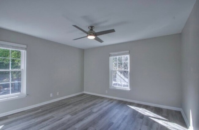 Building Photo - 2116 Hobbs Rd