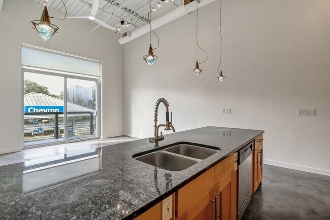 Building Photo - 2514 Abercorn St