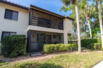 Building Photo - "Discover Serenity: Spacious 2-Bed, 2-Bath Condo in Vibrant Sarasota!"