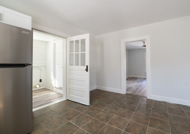 Building Photo - 1437 Briarcliff Dr